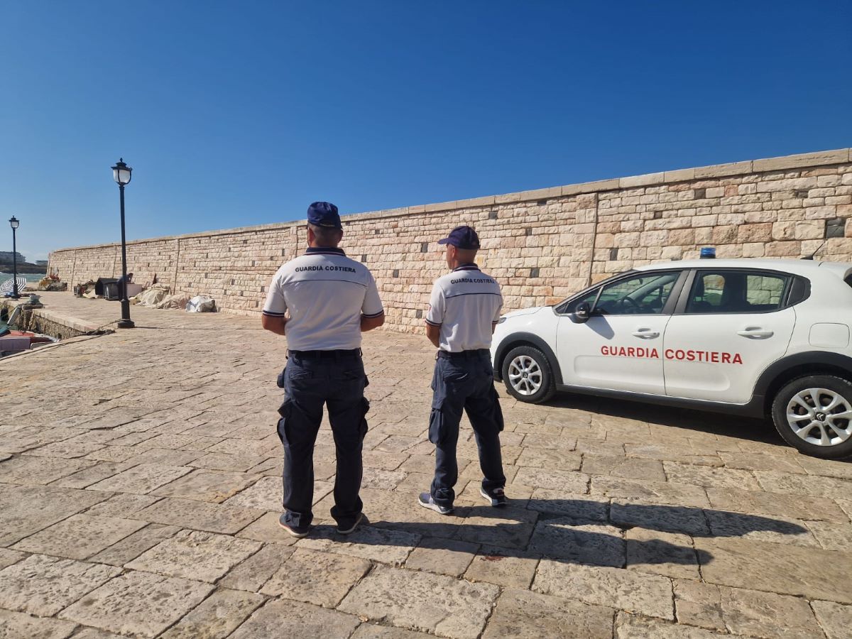 Galleria foto 'Bari, auto finisce in acqua a Torre a Mare: morta una 21enne' - foto 1
