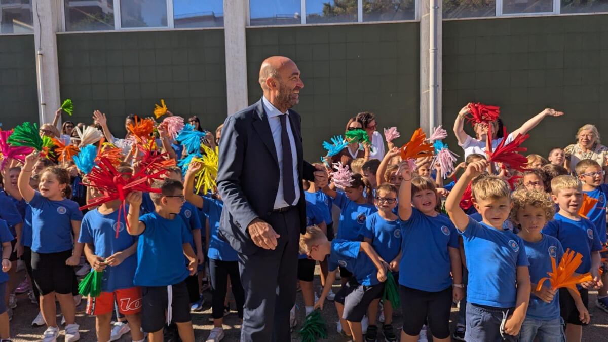 Bari, il sindaco Leccese inaugura il nuovo anno scolastico: via anche al servizio mensa gestito da Ladisa Bari, il sindaco Leccese inaugura il nuovo anno scolastico: via anche al servizio mensa gestito da Ladisa