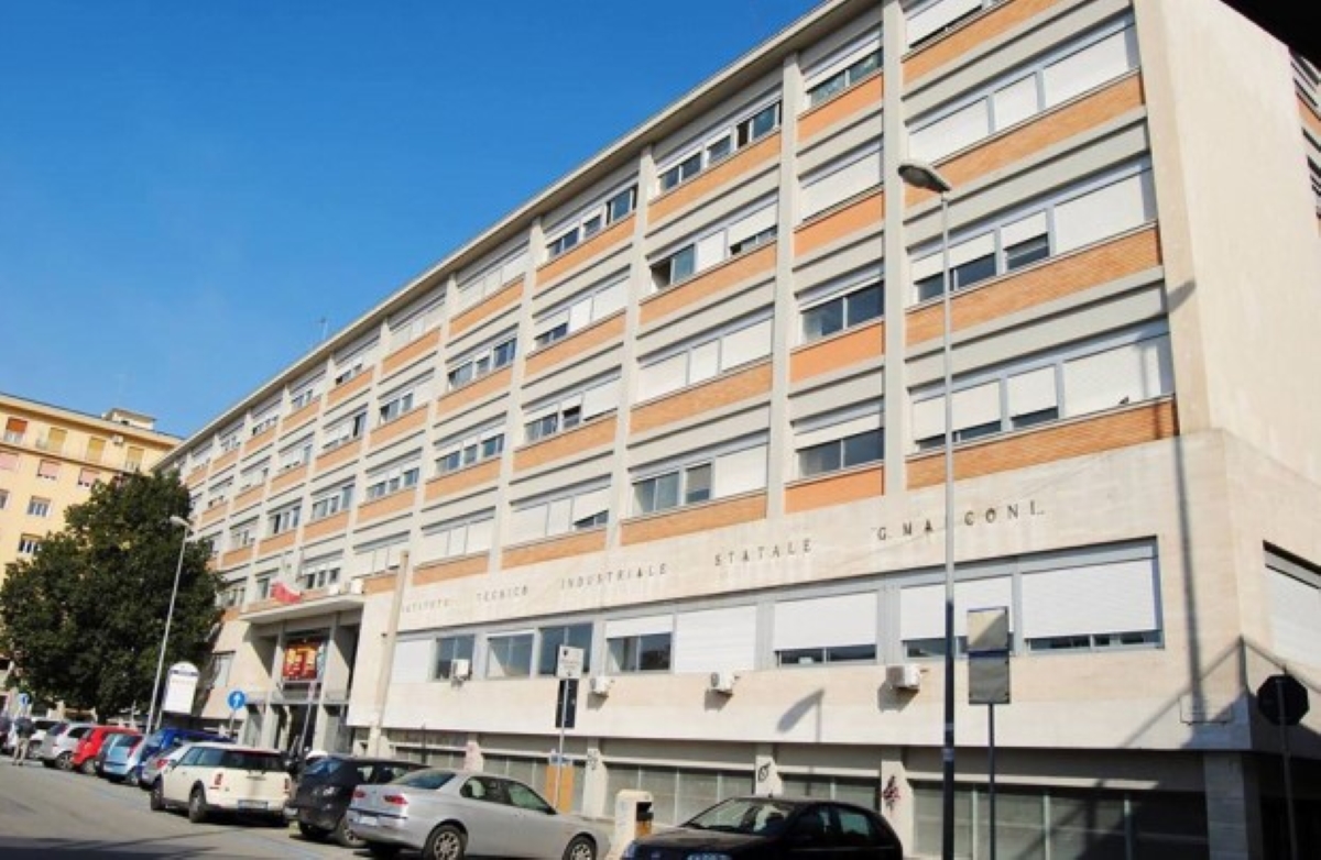 Bari, c’è l’accordo per il caso Marconi-Hack: studenti trasferiti in via Re David Bari, c’è l’accordo per il caso Marconi-Hack: studenti trasferiti in via Re David