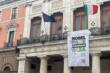 Esposto striscione per il Nobel per la Pace ai bambini di Gaza sulla facciata del Palazzo di Città a Bari