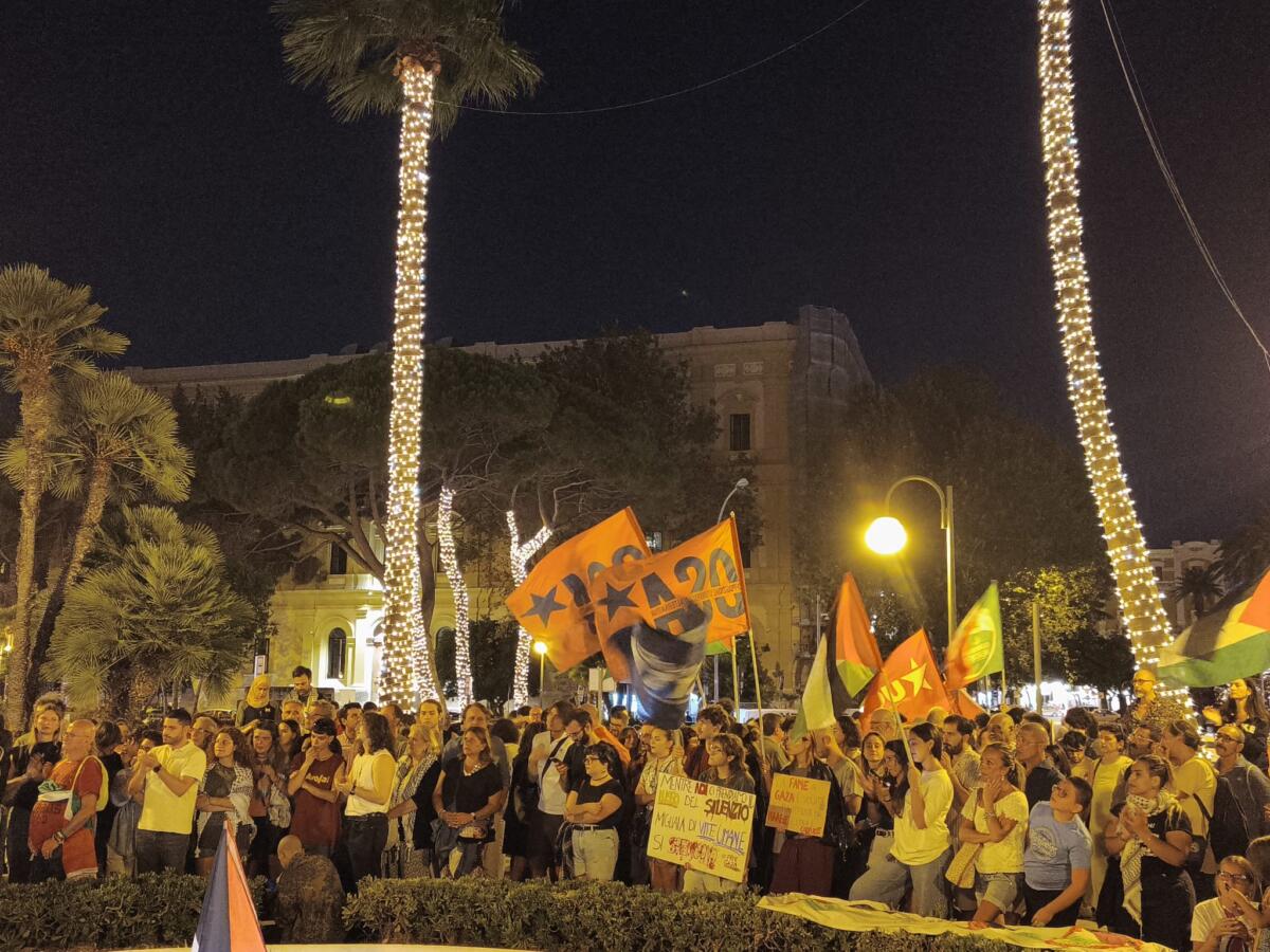 Galleria foto 'Bari si mobilita per la Palestina e la “Global Sumud Flotilla”: «Chiudete il consolato israeliano» – FOTO' - foto 3