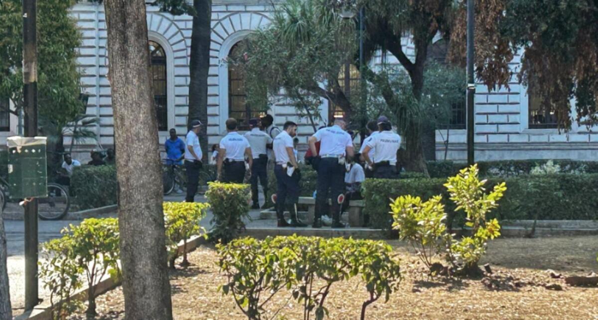 Galleria foto 'Risse a Bari, l’appello del sindaco Leccese: «Abbiamo un problema e chiediamo allo Stato di intervenire»' - foto 1