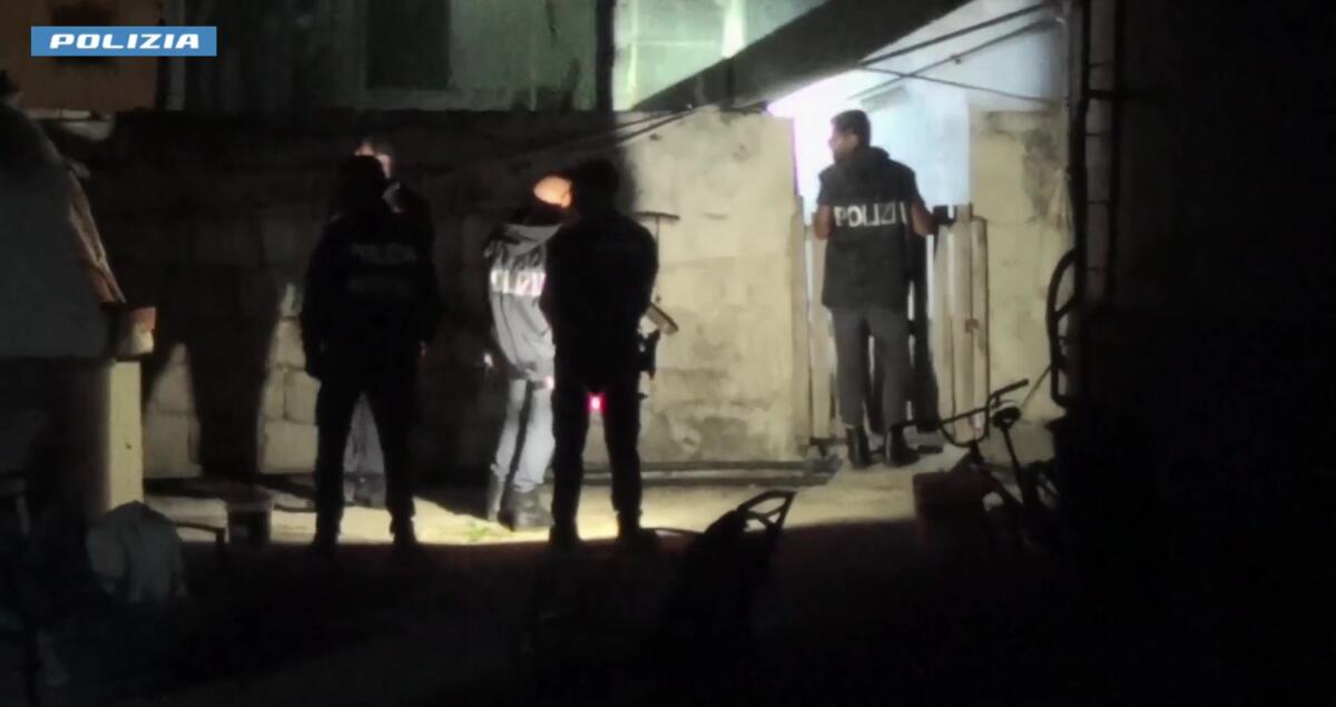 Galleria foto 'Scacco alla Sacra corona unita, quattro arresti: tra loro due boss del clan del “tuturanesi”. Torna in carcere Salvatore Buccarella – VIDEO' - foto 1