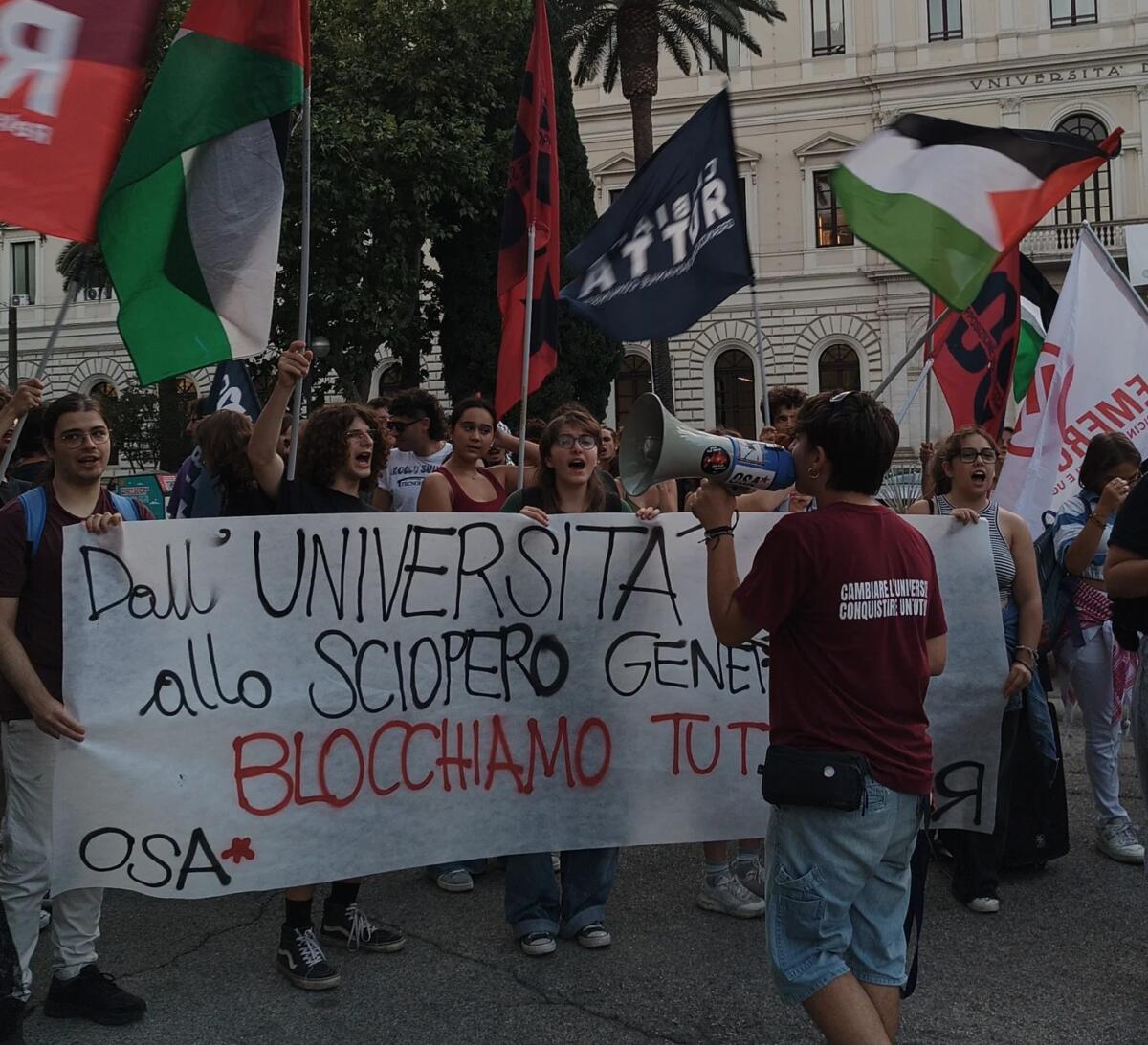 Bari, tende e striscioni pro Palestina: monta la protesta degli studenti in Ateneo