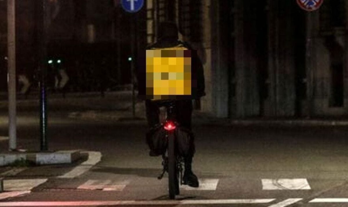 Foggia, rider aggredito con spray urticante e rapinato di 70 euro: «Dovrà risarcire la piattaforma» Foggia, rider aggredito con spray urticante e rapinato di 70 euro: «Dovrà risarcire la piattaforma»