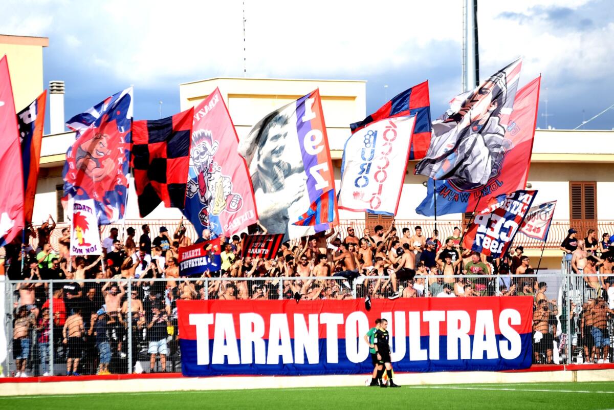 Eccellenza: Brilla Campi-Taranto, la vendita dei tagliandi ai tifosi rossoblù non è stata disposta Eccellenza: Brilla Campi-Taranto, la vendita dei tagliandi ai tifosi rossoblù non è stata disposta