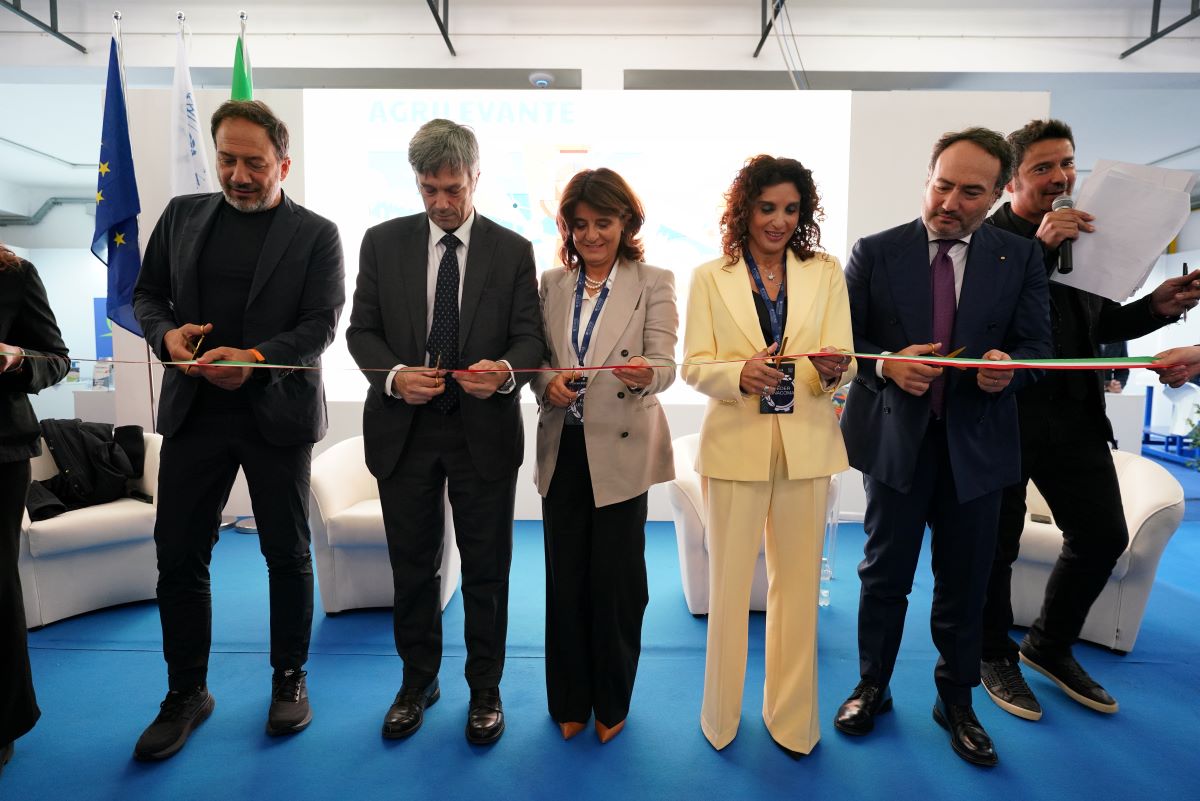 Bari, taglio del nastro per Agrilevante: al via la fiera dell’innovazione agricola Bari, taglio del nastro per Agrilevante: al via la fiera dell’innovazione agricola