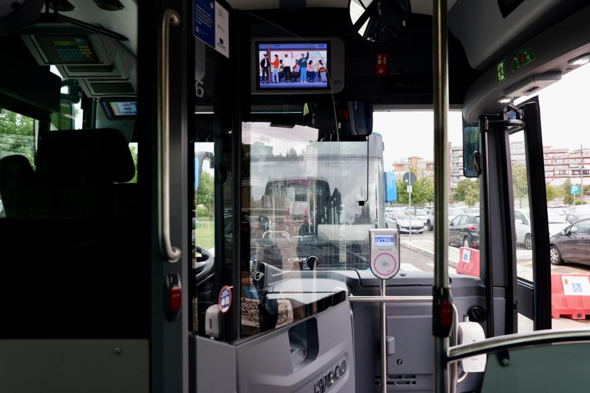 Completata in Puglia la distribuzione degli autobus a metano: «Tuteliamo l’ambiente e riduciamo i costi»