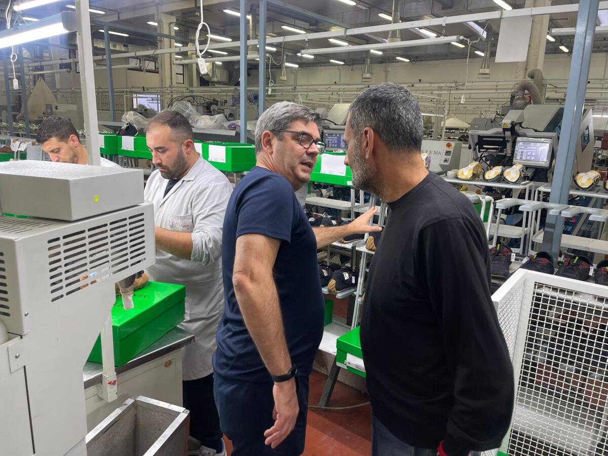 Galleria foto 'Regionali, Decaro nelle aziende di calzature: «Ripartire dal Made in Salento per nuova filiera»' - foto 2