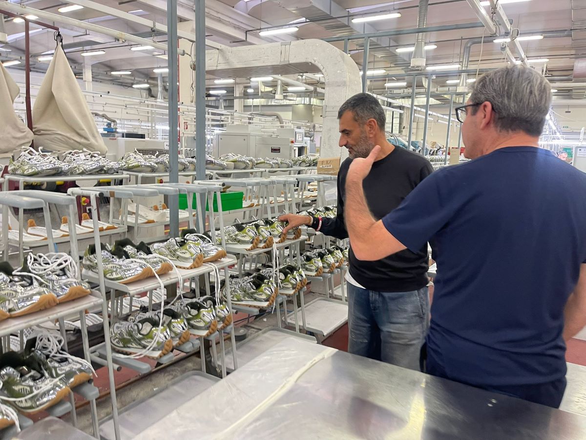 Galleria foto 'Regionali, Decaro nelle aziende di calzature: «Ripartire dal Made in Salento per nuova filiera»' - foto 4