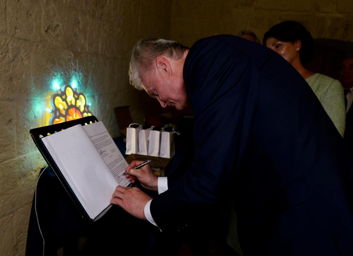 Bari, Emiliano e Leccese accolgono Gitanas Nauseda: il presidente della Lituania rende omaggio a San Nicola – FOTO Bari, Emiliano e Leccese accolgono Gitanas Nauseda: il presidente della Lituania rende omaggio a San Nicola – FOTO
