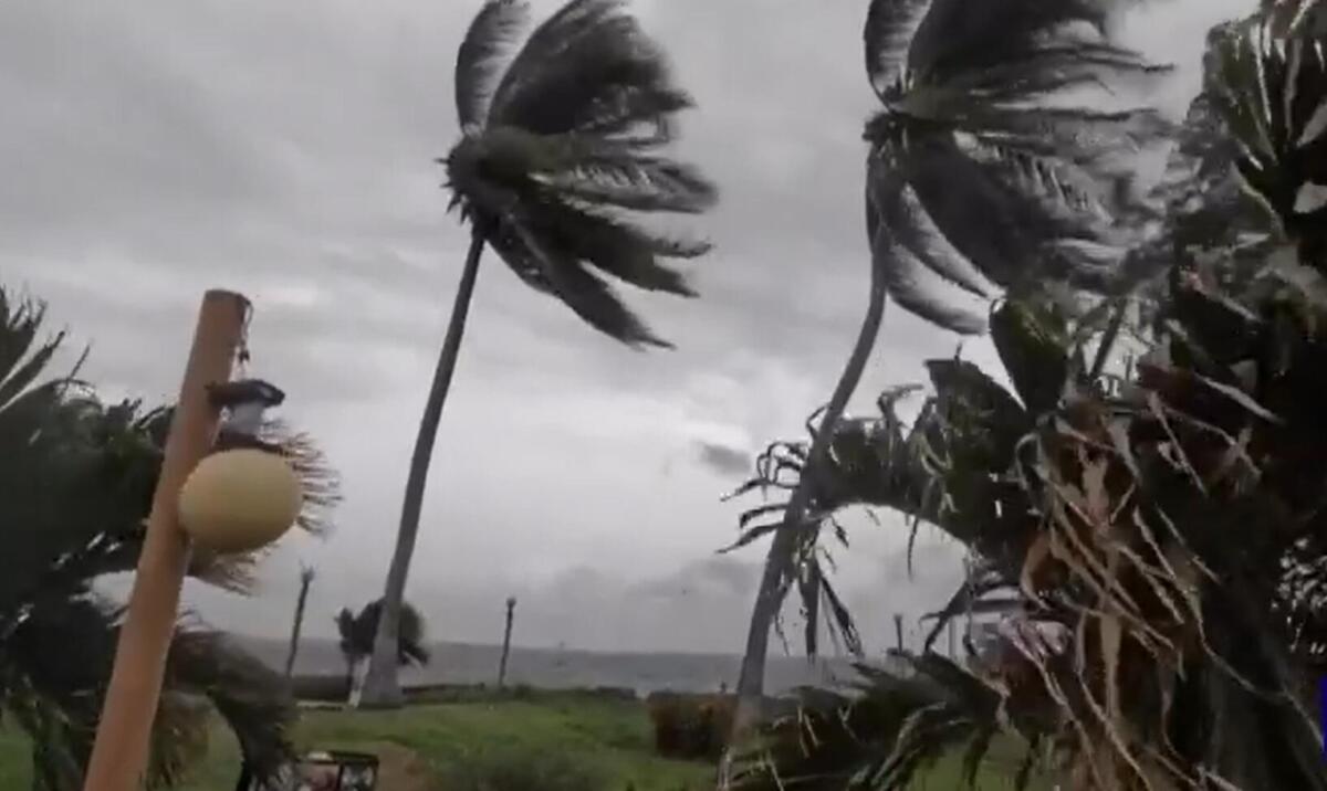 Galleria foto 'Uragano Melissa devasta i Caraibi: sette morti, Cuba evacua 600mila persone. Allerta in Giamaica' - foto 1