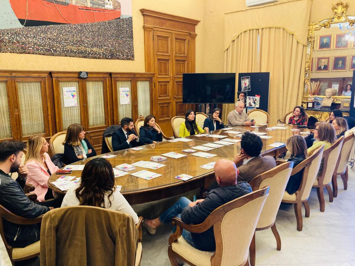 Bari, nascono gli sportelli di ascolto psicologico nelle scuole: «Un presidio contro il disagio giovanile» Bari, nascono gli sportelli di ascolto psicologico nelle scuole: «Un presidio contro il disagio giovanile»