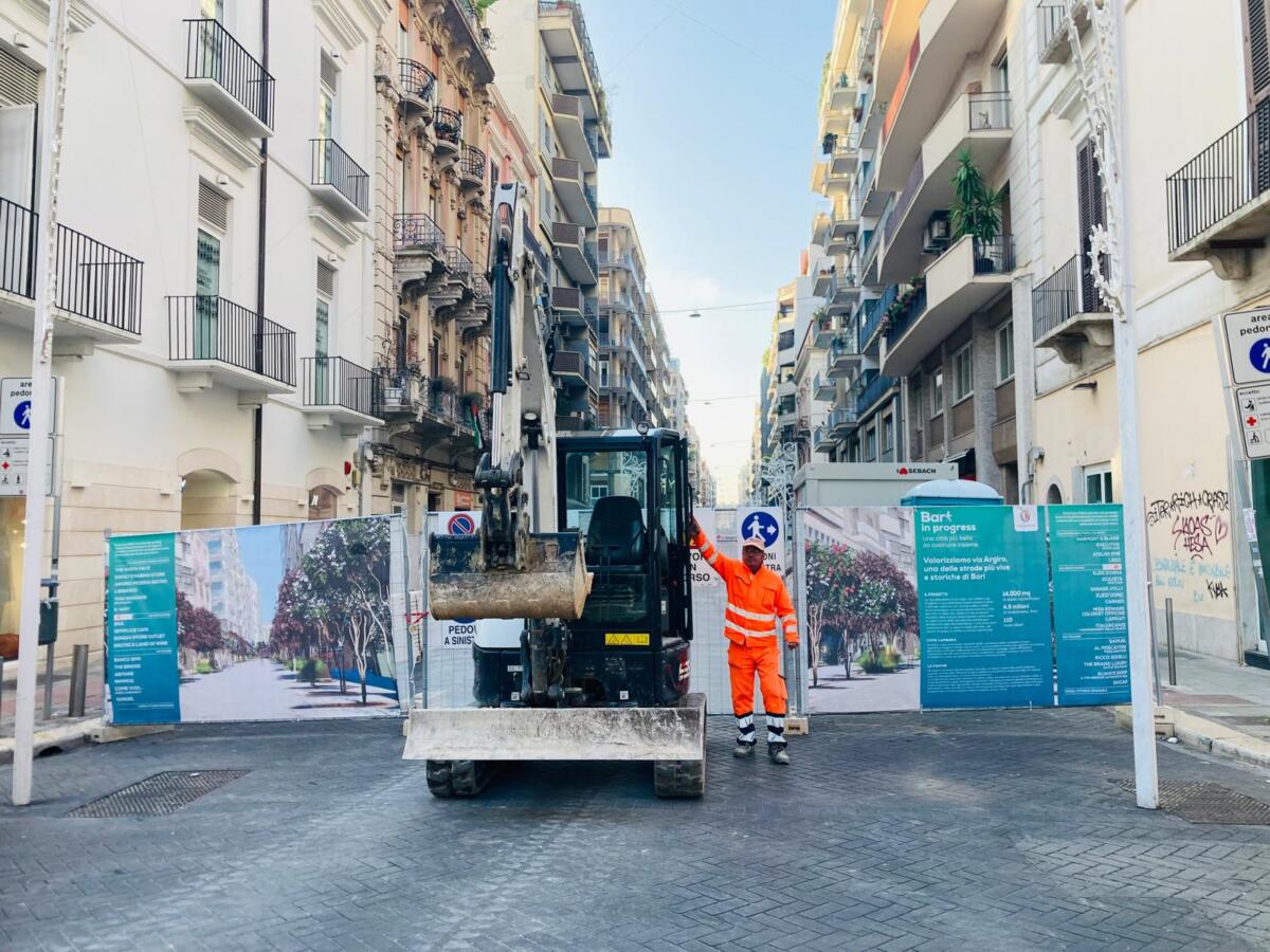 Galleria foto 'Riqualificazione di via Argiro a Bari: via agli interventi Enel, lavori concentrati sul secondo isolato' - foto 2