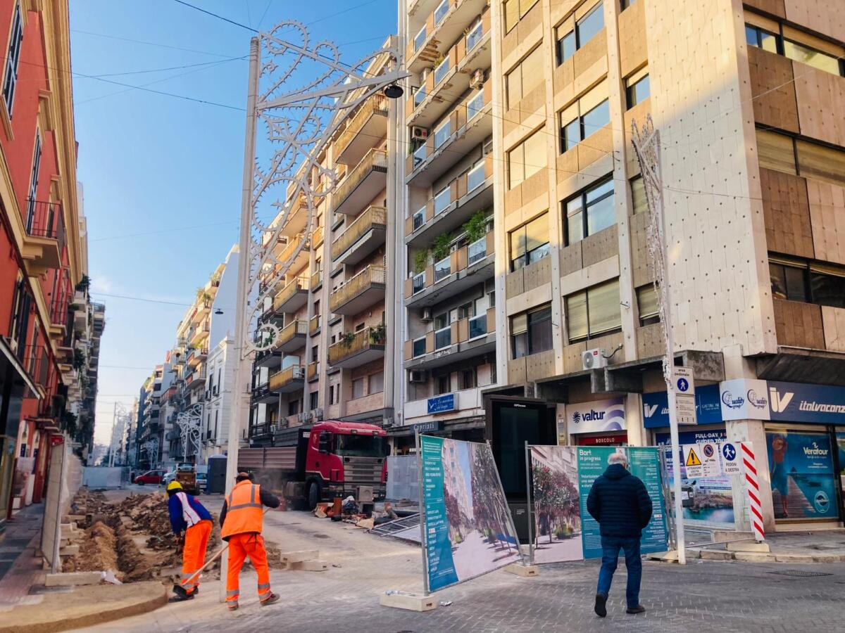Galleria foto 'Riqualificazione di via Argiro a Bari: via agli interventi Enel, lavori concentrati sul secondo isolato' - foto 1