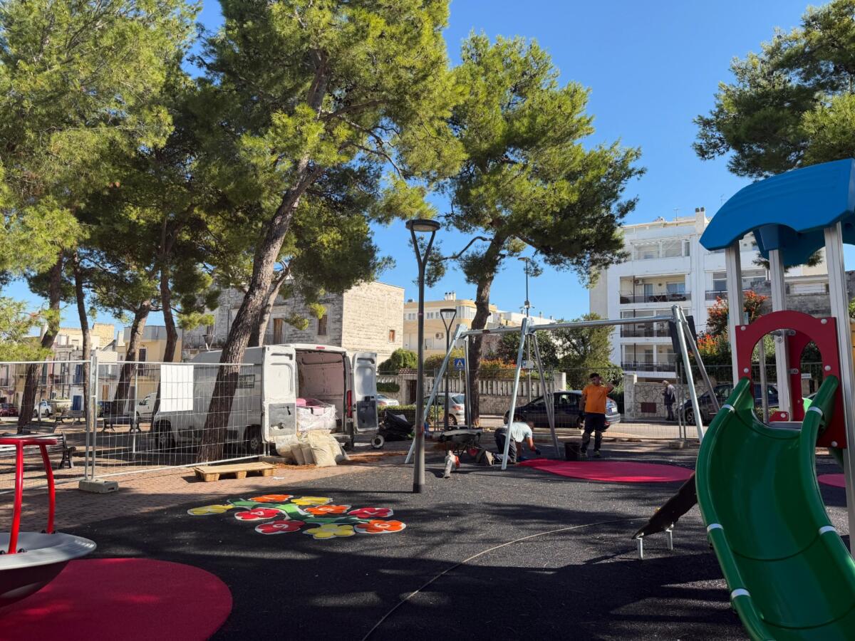 Galleria foto 'Palese, in fase di ultimazione i lavori per la nuova area giochi inclusiva in Piazza Capitaneo' - foto 1