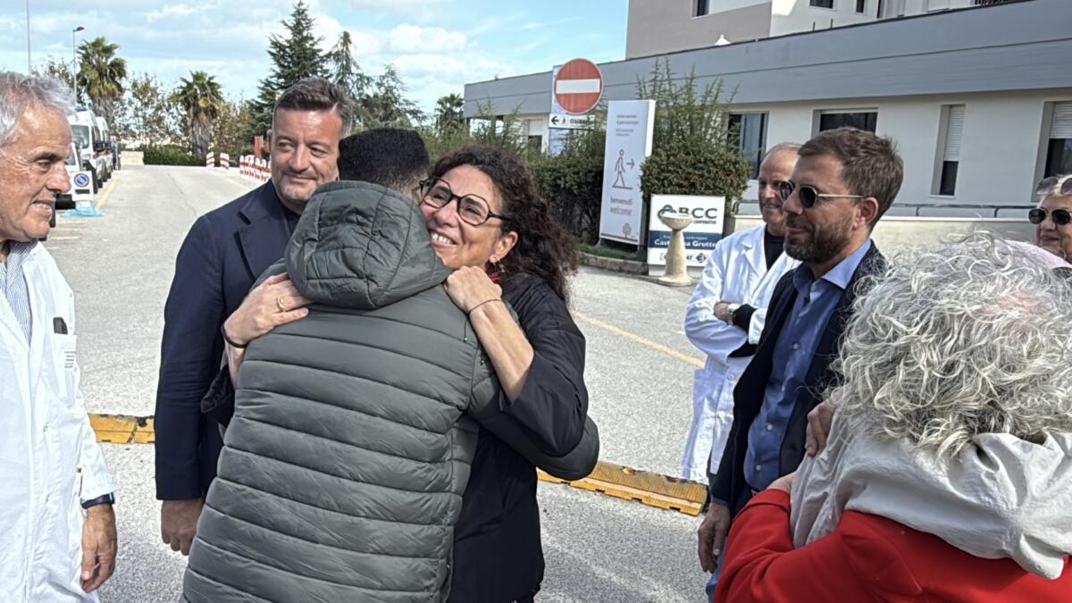 Galleria foto 'Castellana Grotte, Baraa inizia la cura al “De Bellis”: dopo settimane di attesa al Cairo è arrivato in Italia il 25enne di Gaza' - foto 1