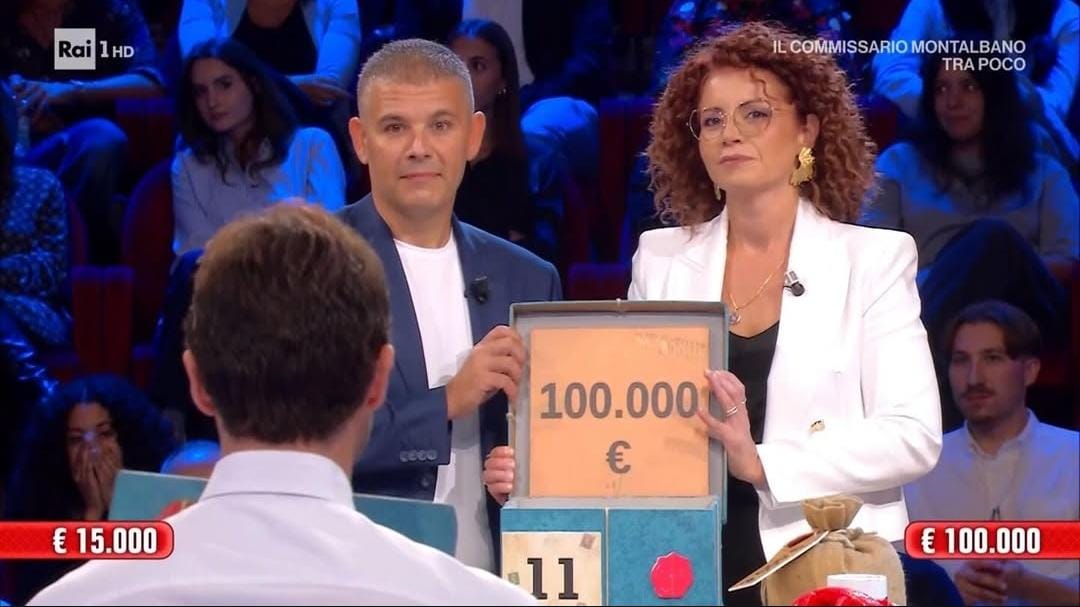 “Affari Tuoi” sorride alla Puglia: Claudia da Bisceglie vince 100mila euro con il «pacco del cuore» “Affari Tuoi” sorride alla Puglia: Claudia da Bisceglie vince 100mila euro con il «pacco del cuore»