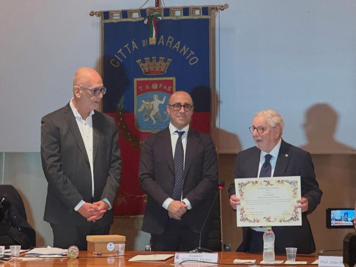 Galleria foto 'Taranto conferisce la cittadinanza onoraria al professor Aldo Siciliano, “custode” della Magna Grecia' - foto 1