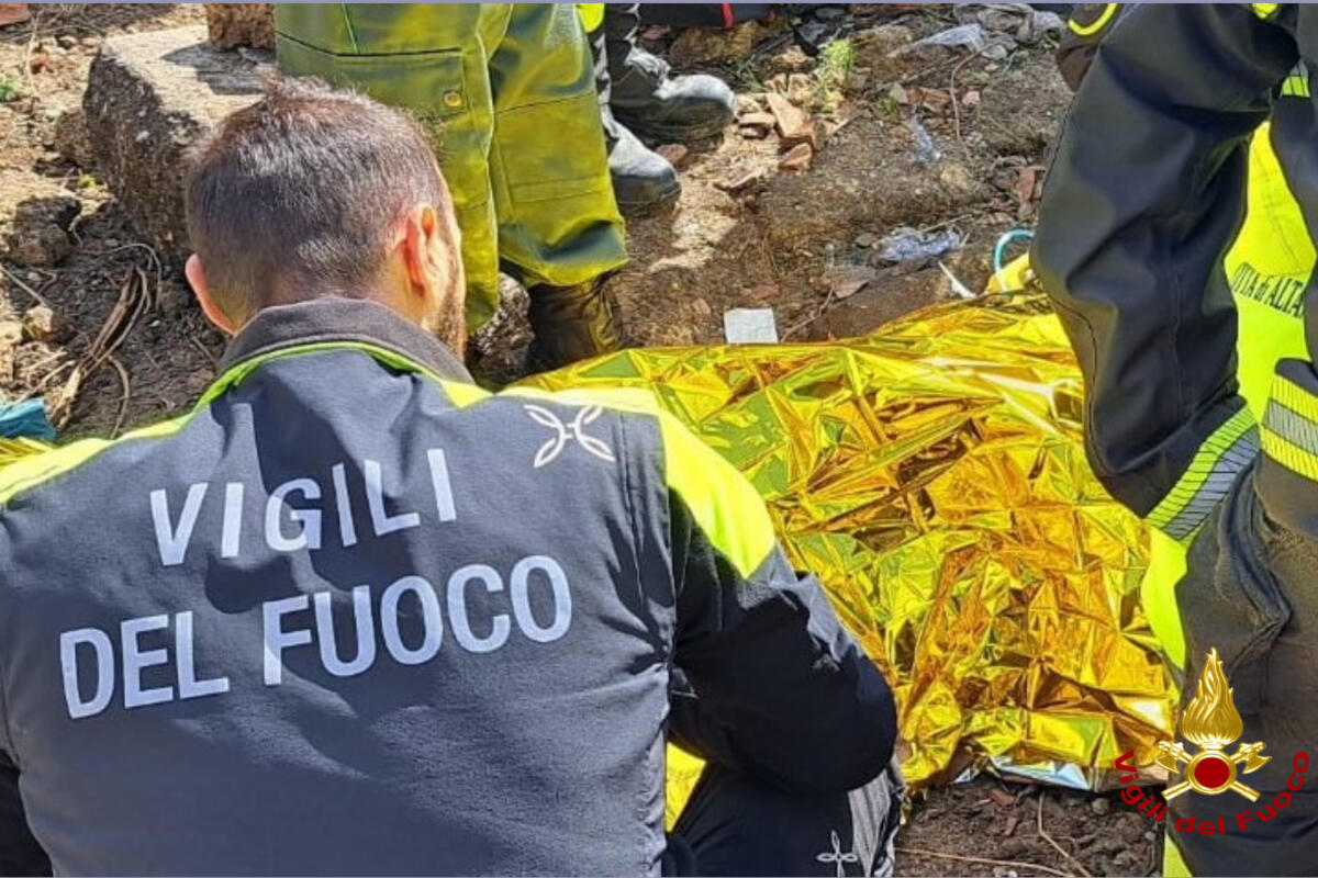 Altamura, anziano si allontana e scompare nella notte: trovato vivo dopo oltre 12 ore di ricerche Altamura, anziano si allontana e scompare nella notte: trovato vivo dopo oltre 12 ore di ricerche