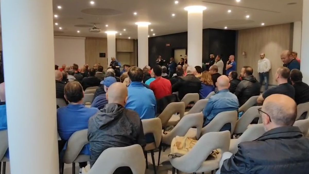 Ex Ilva, ultimo giorno di assemblee in vista dello sciopero: a Taranto un corteo partirà dalla fabbrica – VIDEO Ex Ilva, ultimo giorno di assemblee in vista dello sciopero: a Taranto un corteo partirà dalla fabbrica – VIDEO