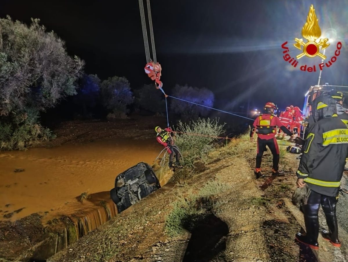 Maltempo, 63enne disperso a Ostuni: proseguono le ricerche. Trovata l’auto, in salvo la moglie Maltempo, 63enne disperso a Ostuni: proseguono le ricerche. Trovata l’auto, in salvo la moglie