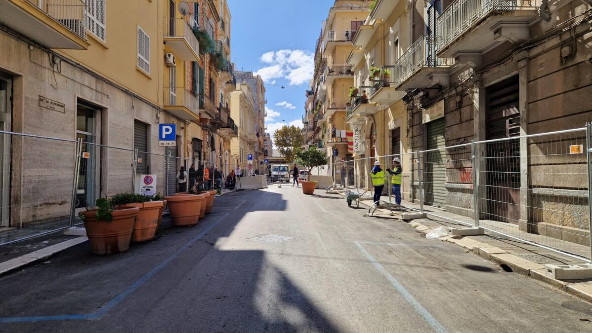 Bari, nuova vita per l’ex via dello shopping: partito il cantiere in via Manzoni Bari, nuova vita per l’ex via dello shopping: partito il cantiere in via Manzoni