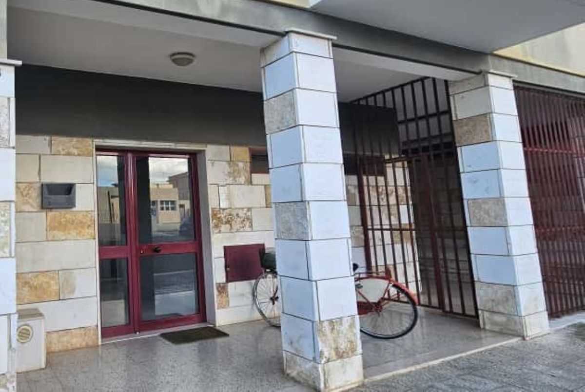 Galleria foto 'Bitonto, è allarme alle case popolari: dai rubinetti esce acqua “arrugginita”. Residenti esasperati' - foto 1