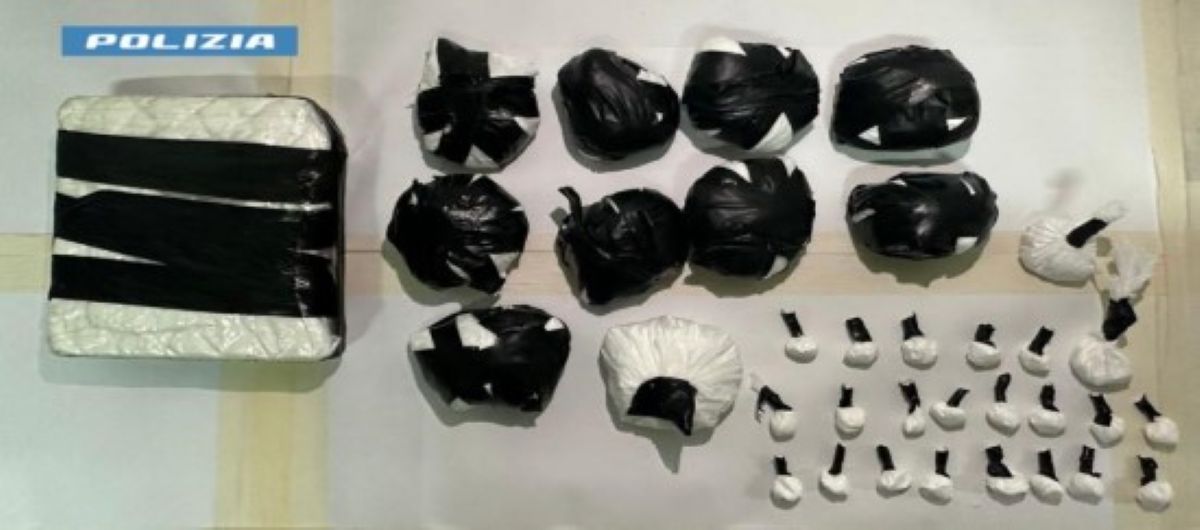Mesagne, nascondono oltre un chilo di cocaina dietro a un mobile della cucina: arrestati due uomini Mesagne, nascondono oltre un chilo di cocaina dietro a un mobile della cucina: arrestati due uomini
