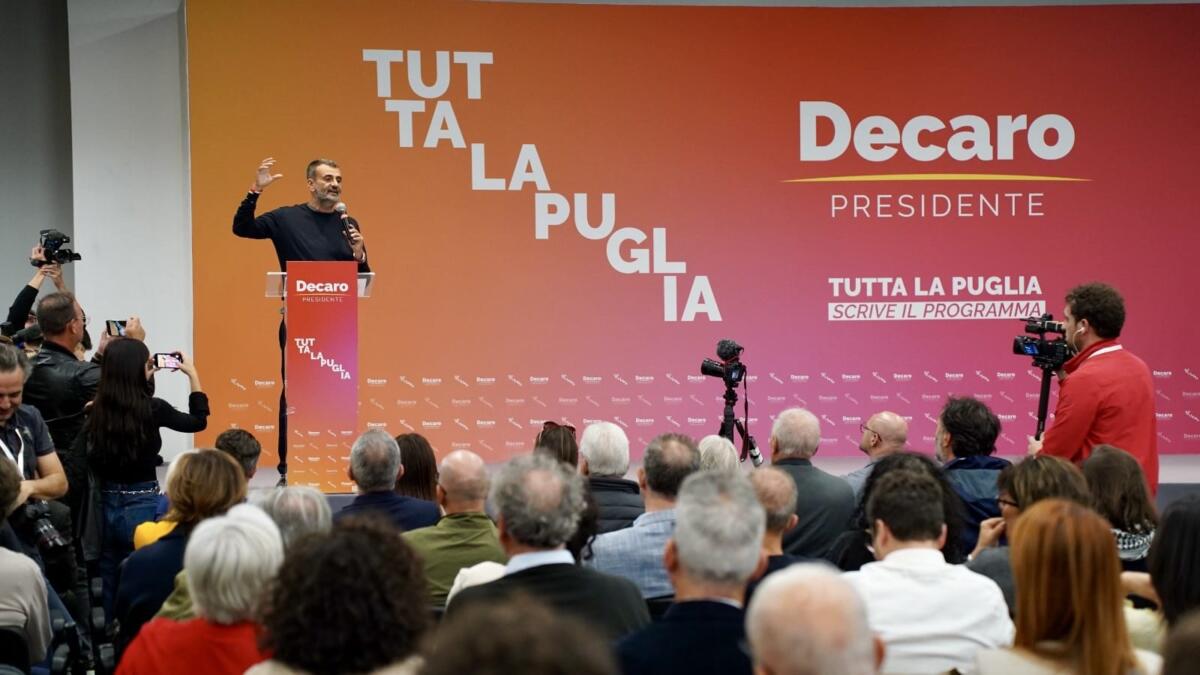 Puglia, Decaro scrive il programma con i cittadini: «Alle regionali sfida con Lobuono? È un galantuomo» Puglia, Decaro scrive il programma con i cittadini: «Alle regionali sfida con Lobuono? È un galantuomo»