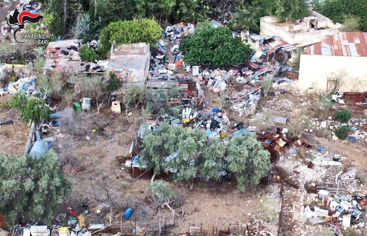 Bari, scoperta una discarica abusiva di rifiuti pericolosi a Ceglie del Campo: una denuncia – FOTO Bari, scoperta una discarica abusiva di rifiuti pericolosi a Ceglie del Campo: una denuncia – FOTO