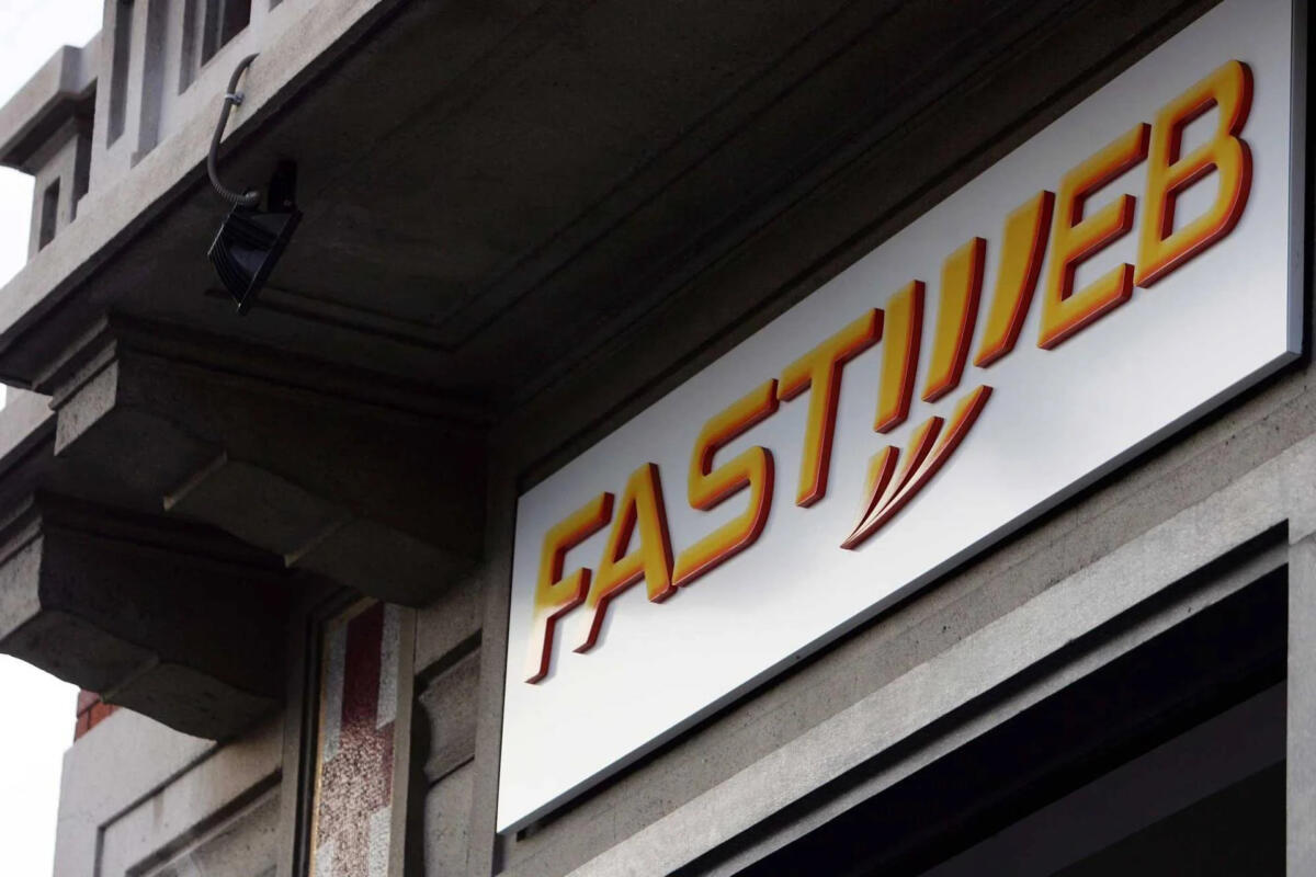 Galleria foto 'Fastweb down in tutta Italia, disservizi sulla rete fissa: tecnici al lavoro per il ripristino' - foto 1