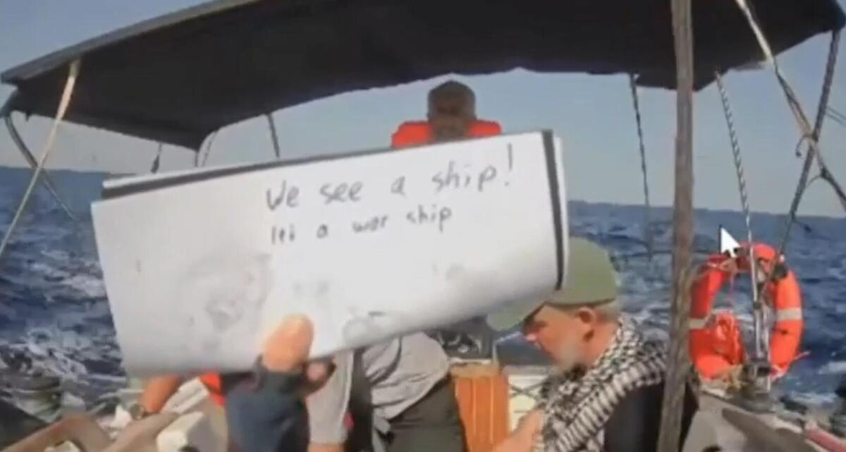 Flottiglie verso Gaza fermate, 46 italiani arrestati. Trump ad Hamas: «Accordo entro domenica o sarà l’inferno» Flottiglie verso Gaza fermate, 46 italiani arrestati. Trump ad Hamas: «Accordo entro domenica o sarà l’inferno»