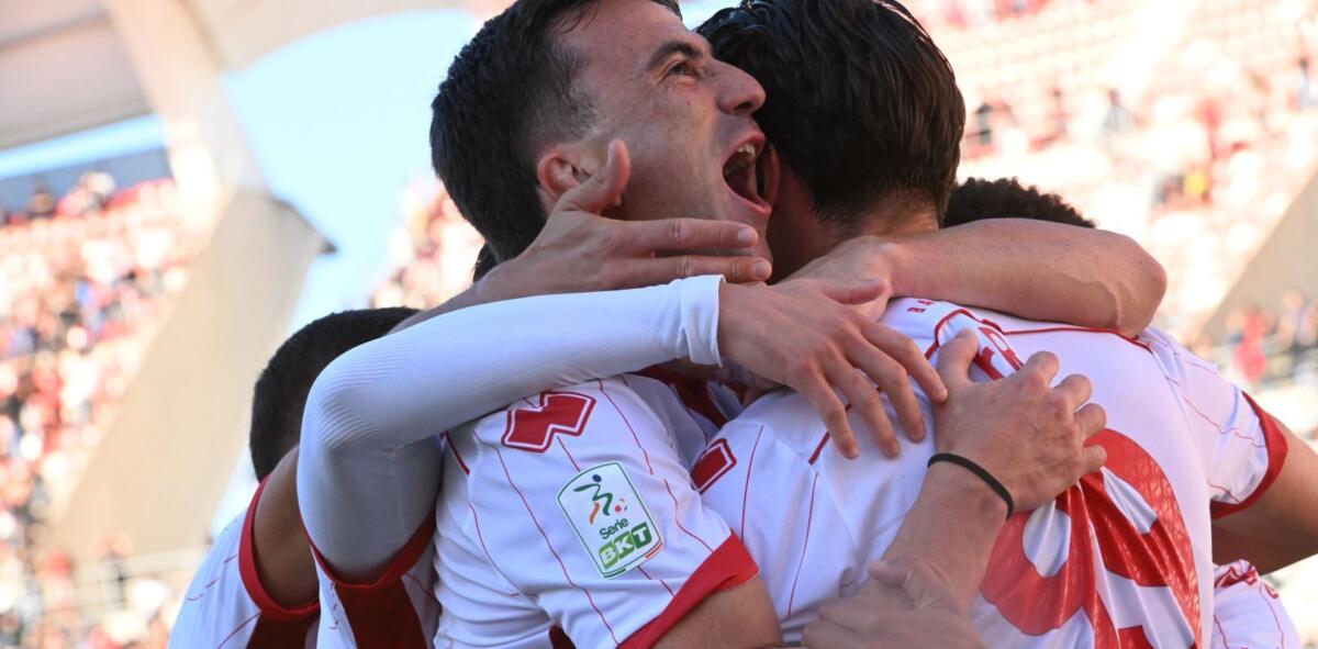 Serie B, il Bari centra la prima vittoria al San Nicola: col Padova finisce 2-1 Serie B, il Bari centra la prima vittoria al San Nicola: col Padova finisce 2-1
