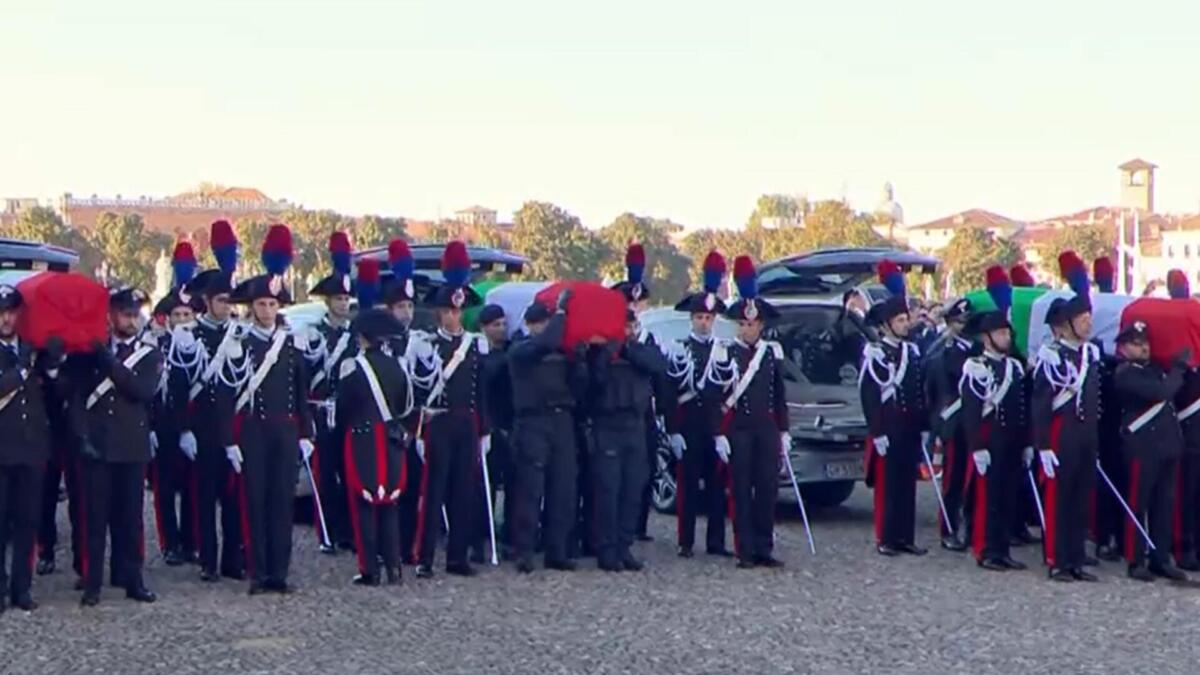Padova, carabinieri uccisi a Castel d’Azzano: ai funerali di Stato Mattarella e Meloni presenti Padova, carabinieri uccisi a Castel d’Azzano: ai funerali di Stato Mattarella e Meloni presenti