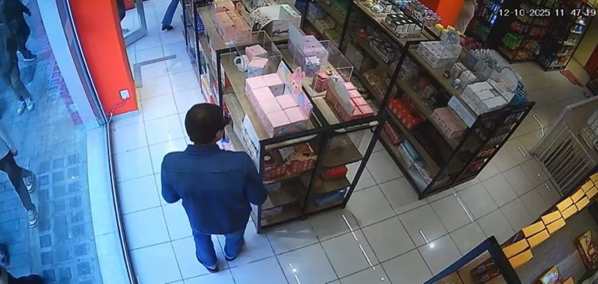 Bari, dopo la denuncia social torna a rubare nello store: ladro seriale colto sul fatto – VIDEO Bari, dopo la denuncia social torna a rubare nello store: ladro seriale colto sul fatto – VIDEO