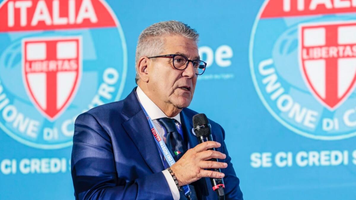 Galleria foto 'Elezioni in Puglia, il commissario regionale dell’Udc Gianfranco Chiarelli si candida a sostegno di Lobuono' - foto 1