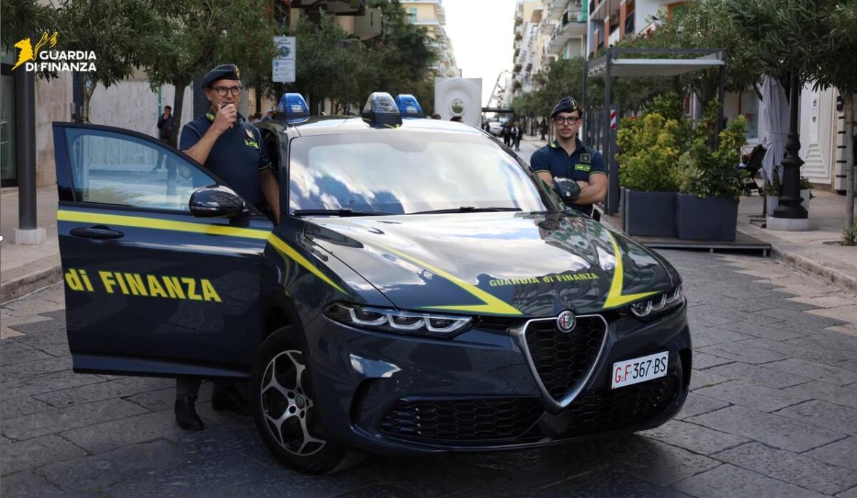 Galleria foto 'Molfetta, sequestrato un ramo d’azienda della municipalizzata dei rifiuti: ipotesi bancarotta fraudolenta' - foto 1