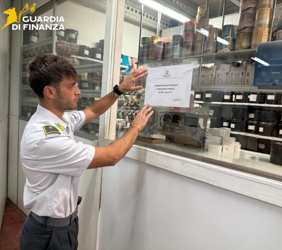 Smalti per unghie prodotti con sostanze cancerogene: maxi sequestro a Trani, due denunce – VIDEO