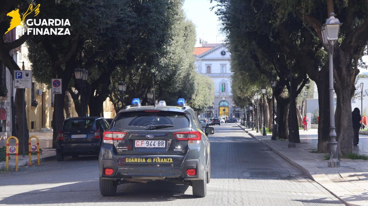 Galleria foto 'Taranto, intascano 270mila euro con il Reddito di cittadinanza ma non ne hanno diritto: 17 denunce' - foto 1