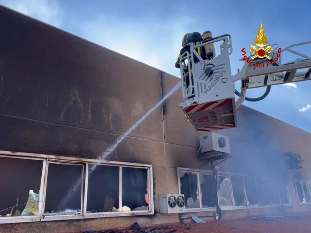 Nemoli, incendio distrugge uno stabilimento di panificazione nel Potentino Nemoli, incendio distrugge uno stabilimento di panificazione nel Potentino