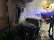 Auto in fiamme a San Pietro Vernotico, danni alla facciata di una casa: paura per le tubature del gas