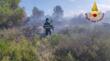 Lecce, incendio nella marina di San Cataldo: vegetazione in fiamme nell’area del Villaggio Adriatico