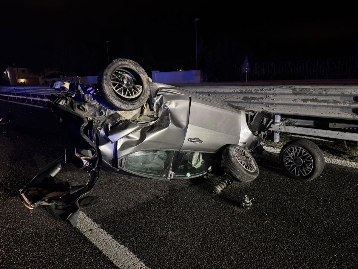 Galleria foto 'Andria, incidente sulla strada statale 170: tre feriti, due trasportati in ospedale in codice rosso' - foto 1