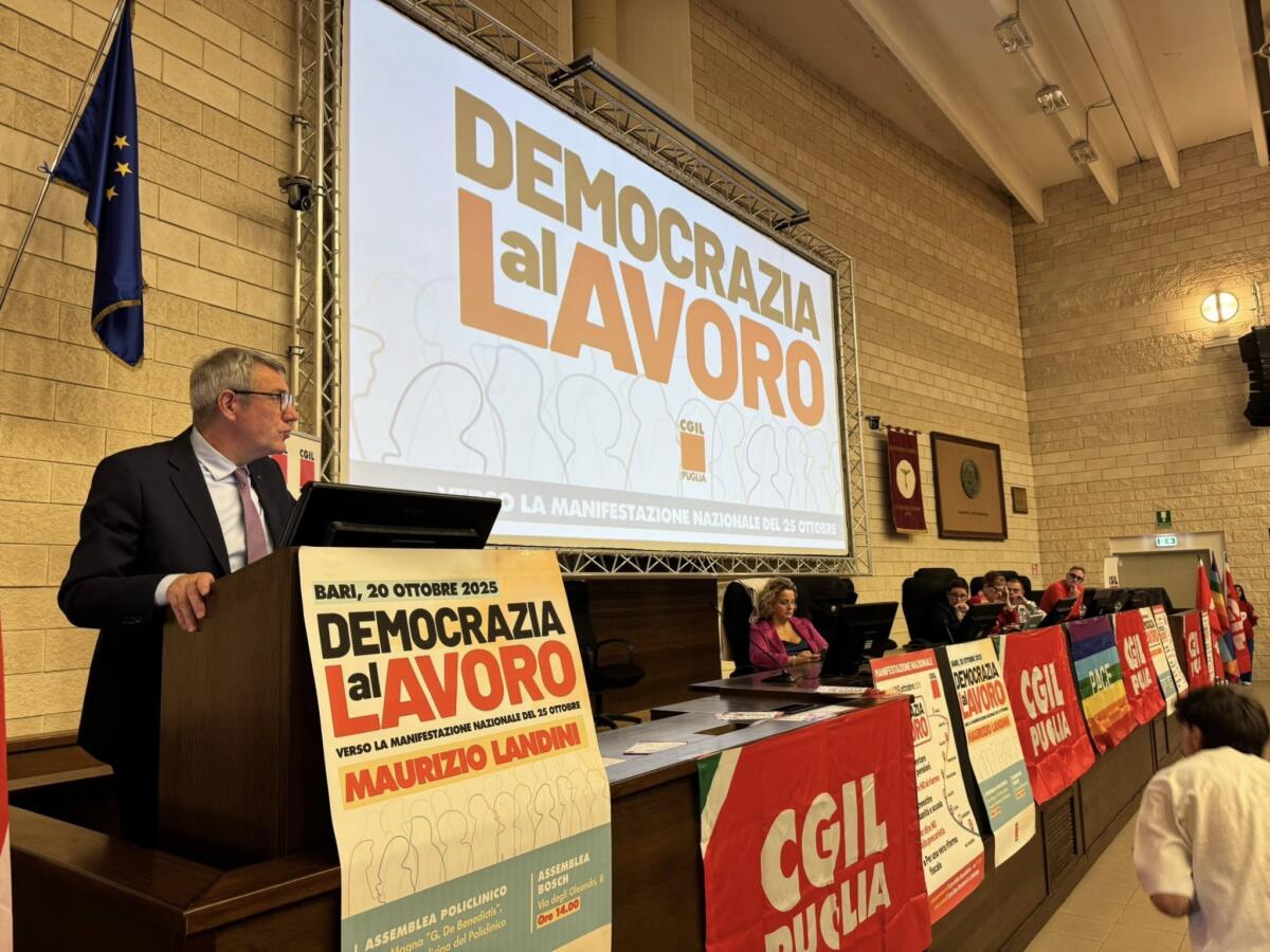 Galleria foto 'Sanità, il segretario della Cgil Landini a Bari: «Serve un vero cambiamento e investimenti nel pubblico»' - foto 1