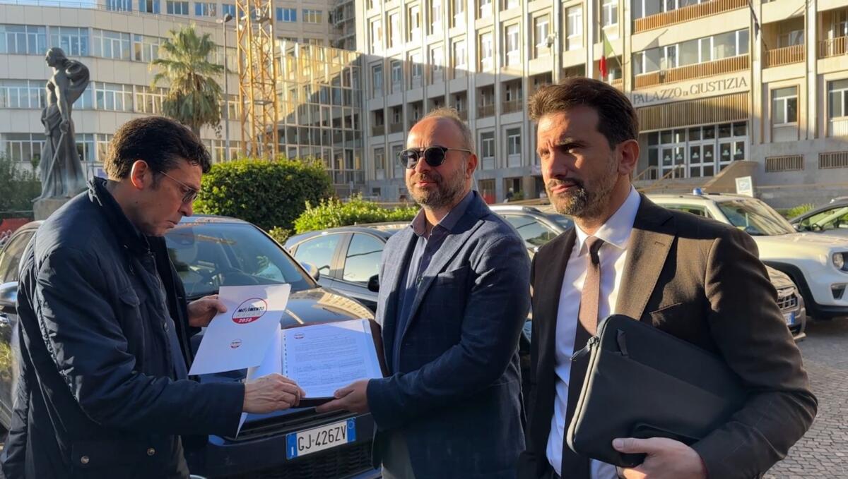 Galleria foto 'Regionali in Puglia, a Bari è il Movimento 5 stelle il primo a depositare la lista: «Rinnovata al 95%»' - foto 1