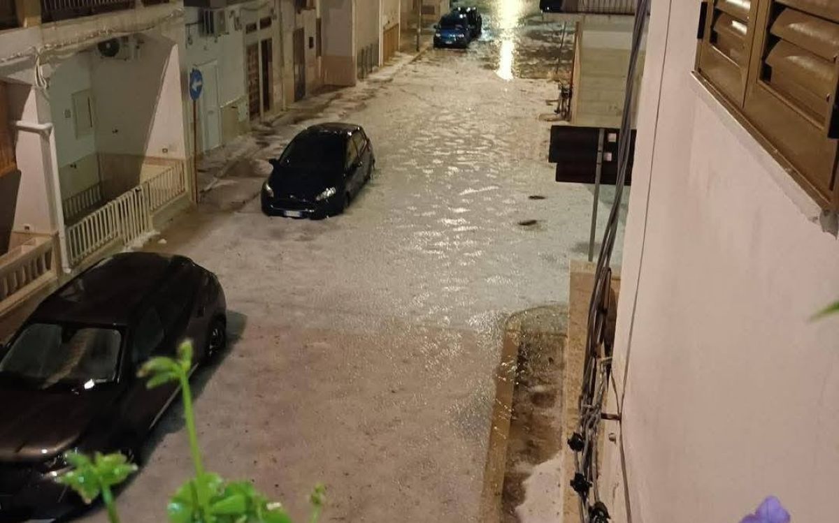 Maltempo in Puglia, violente piogge nel Brindisino: disperso un uomo. Ricerche in corso a Ostuni Maltempo in Puglia, violente piogge nel Brindisino: disperso un uomo. Ricerche in corso a Ostuni
