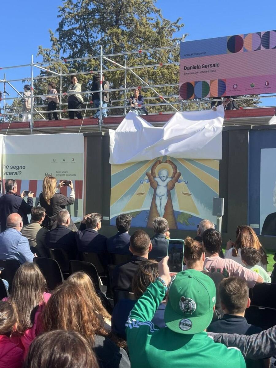 Bari svela “Murà”: 300 metri di murale collettivo su giustizia, legalità e inclusione – FOTO