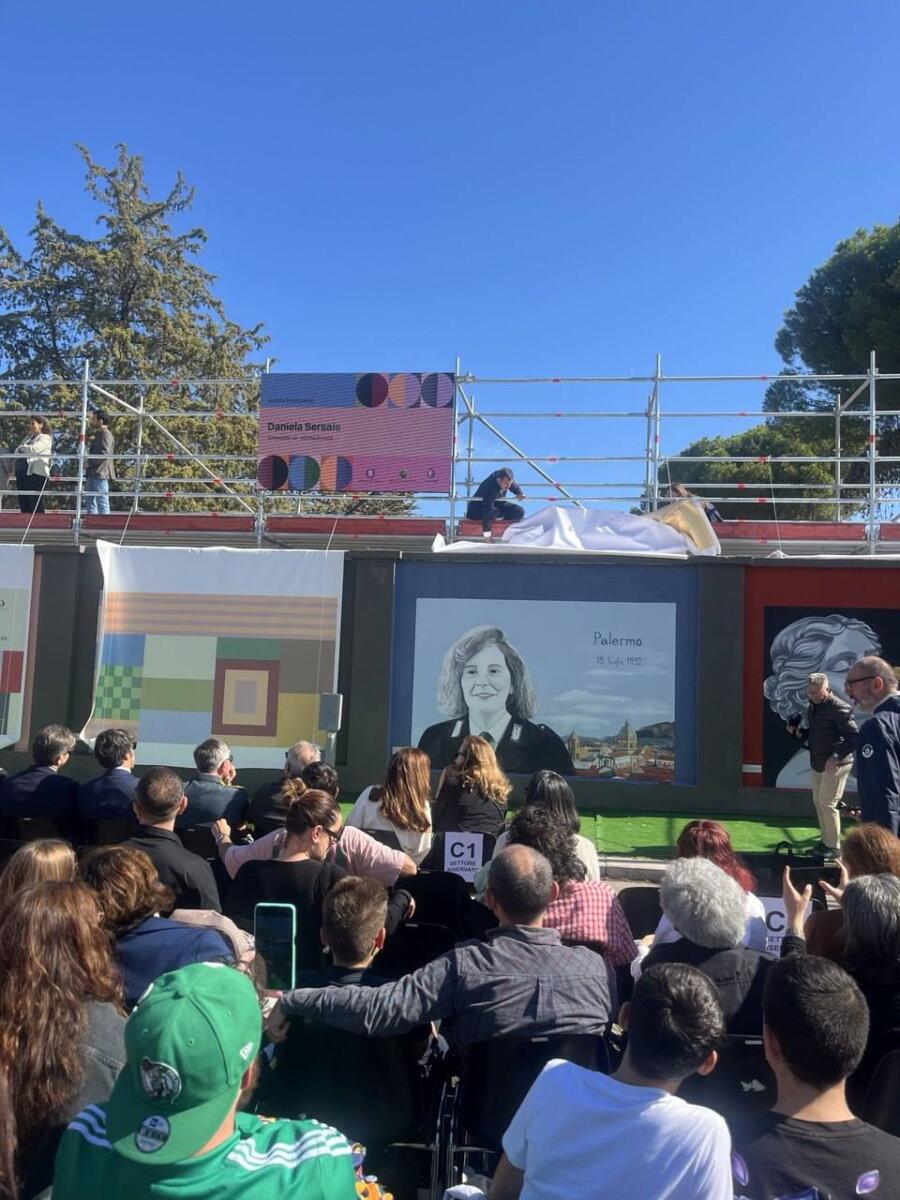 Bari svela “Murà”: 300 metri di murale collettivo su giustizia, legalità e inclusione – FOTO