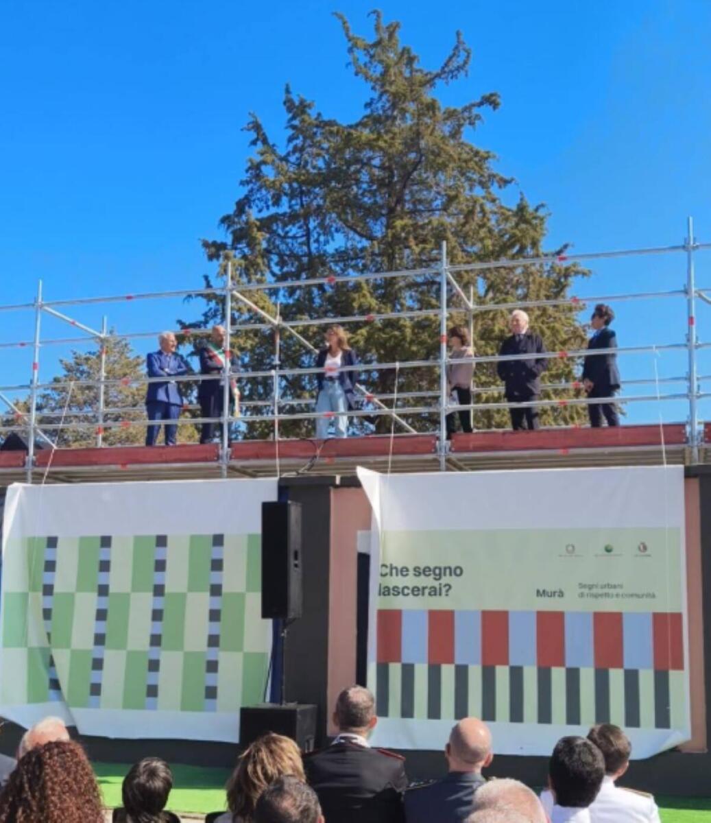 Bari svela “Murà”: 300 metri di murale collettivo su giustizia, legalità e inclusione – FOTO